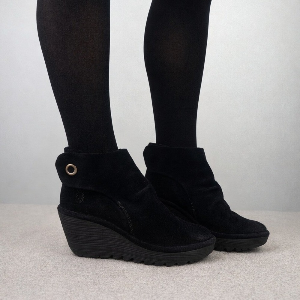 FLY LONDON Yebi Black‎ Suede Wedge Ankle Boots Foldover Cuff Womens Size 10
